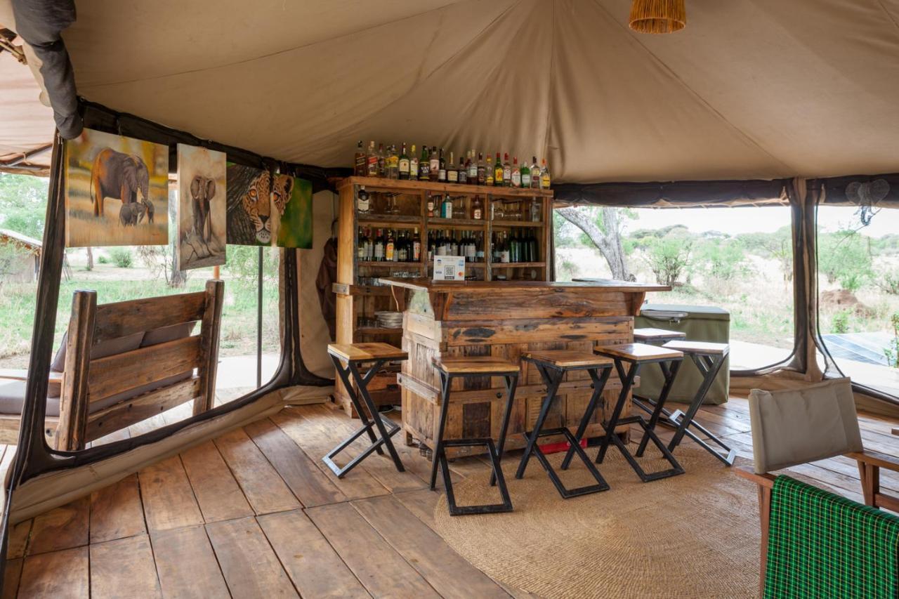 Baobab Tented Camp Kwa Kuchinia Bagian luar foto